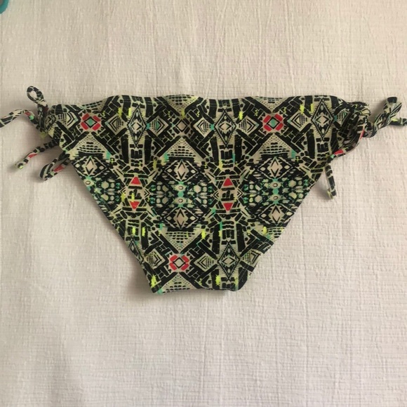 2 FOR $10 BATHING SUITS. Forever 21 Bikini Bottoms | Size Medium - Picture 2 of 4